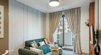 1BR Apt Near Downtown Dubai Pool Skyline Views