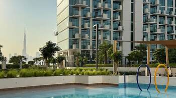 1BR Apt Near Downtown Dubai Pool Skyline Views