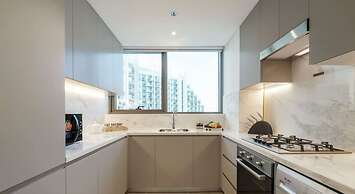 1BR Apt Near Downtown Dubai Pool Skyline Views