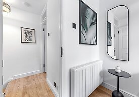2BR Flat, Free Parking, Close to Airport & Centre