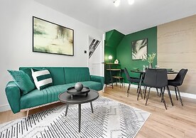 2BR Flat, Free Parking, Close to Airport & Centre
