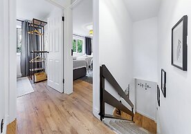 2BR Flat, Free Parking, Close to Airport & Centre
