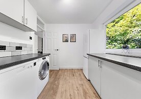 2BR Flat, Free Parking, Close to Airport & Centre