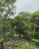 Hotel Ananda Kashi