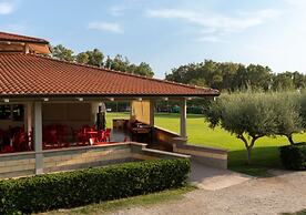 Madama club village