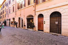 Spanish Steps Spacious Apartment