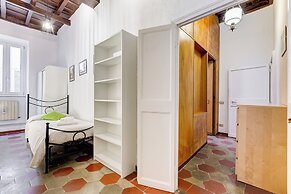Spanish Steps Spacious Apartment