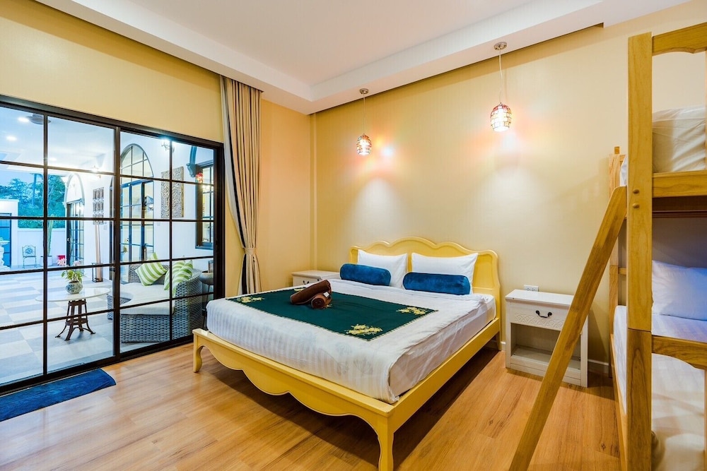Full moon Bay hua hin Cha-am