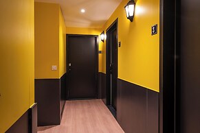 West Paris Suite