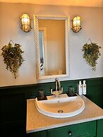 The Gateway Hotel