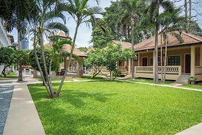 Le Palm Hotel