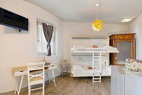 Sole Priscilla House- Terrace & parking