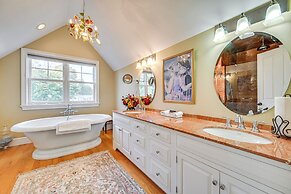 Groton Home < 1 Mi to Beach on Long Island Sound!