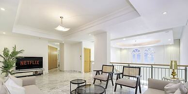 LUX The Shoreline Palm Island Penthouse