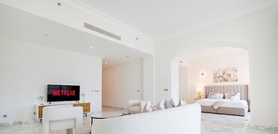LUX The Shoreline Palm Island Penthouse