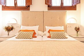Charming Two-bedroom Apartment Near Cathedral Zacatin 103