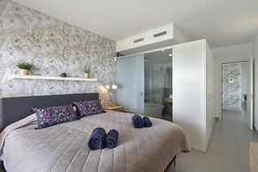 Luxury Apartment With Sea View