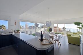 Luxury Apartment With Sea View