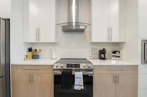 Luxury Modern Home - Livingstone