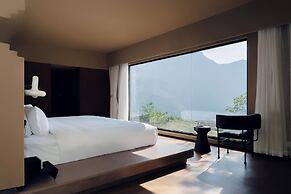 MUUA Hotel