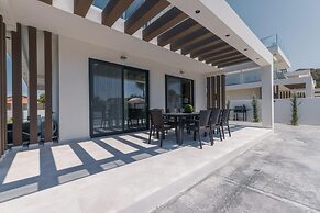 Villa Infinity Theo With 4 Bedrooms and 4 Bathrooms
