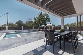 Villa Infinity Theo With 4 Bedrooms and 4 Bathrooms