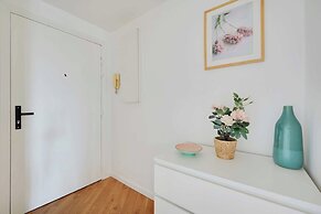 Bright, Modern Studio for 2P - La Defense