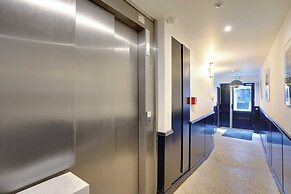 Chic Studio for 2 People - Republique