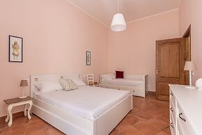 Il Cortile Degli Aragonesi by Wonderful Italy