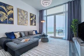 GLOBALSTAY. Azizi Royal Bay Apartments
