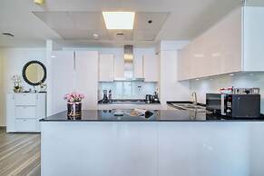 GLOBALSTAY. Azizi Royal Bay Apartments