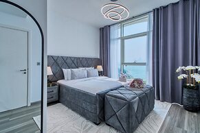 GLOBALSTAY. Azizi Royal Bay Apartments