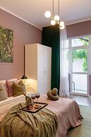 Serene 1BR Apartment in University Square