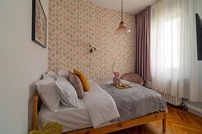 Spacious 3BR Atrium Penthouse Balcony Cismigiu