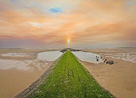 Huize Noordzee Located Directly on the Beach