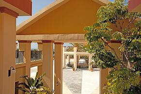 Studio in Marbella With Beachfront Pool