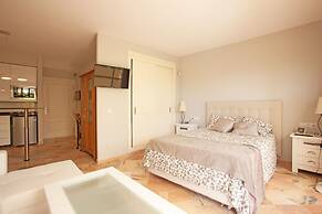 Studio in Marbella Beachfront With Pool
