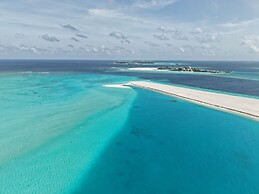 Arrival Beach and Spa at Gulhi