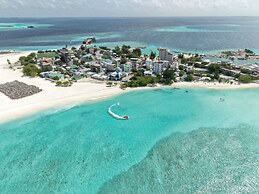 Arrival Beach and Spa at Gulhi