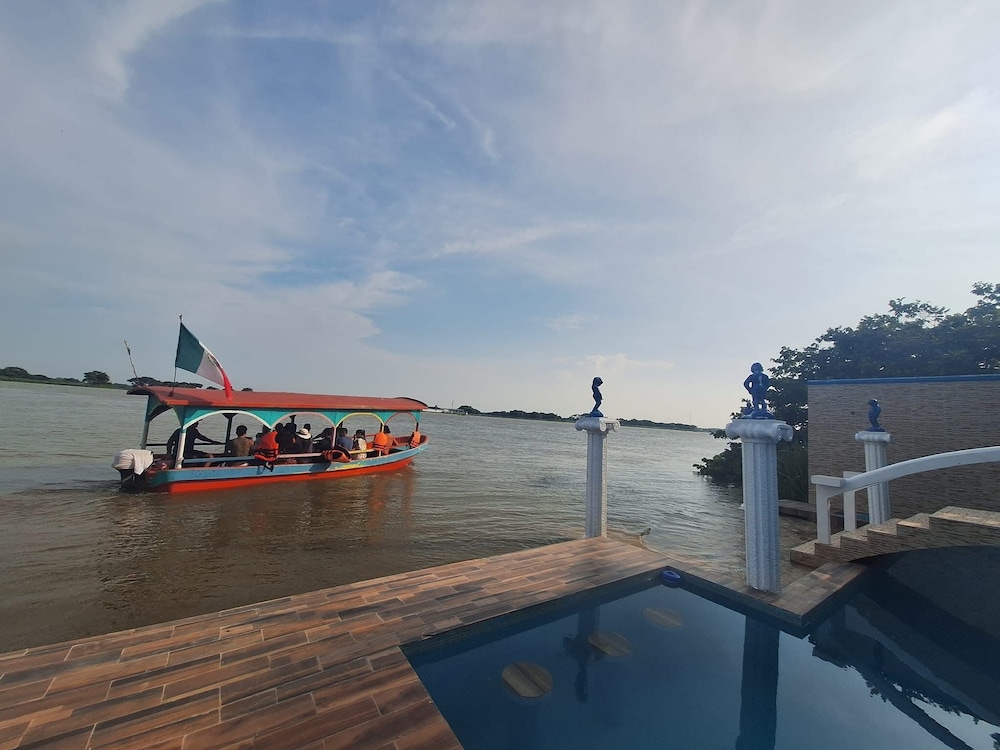 Hotel River Blue