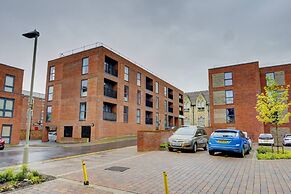 Lovely Flat in Kiln Close With Free Parking