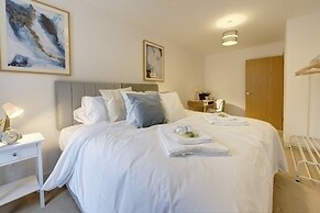 Lovely Flat in Kiln Close With Free Parking