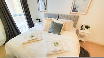 Lovely Flat in Kiln Close With Free Parking