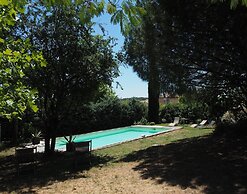 Cozy Vacation House With Pool, Vernegues