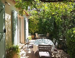 Cozy Vacation House With Pool, Vernegues