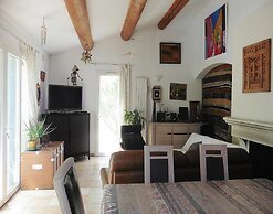 Cozy Vacation House With Pool, Vernegues