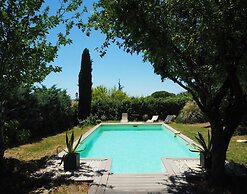 Cozy Vacation House With Pool, Vernegues