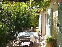 Cozy Vacation House With Pool, Vernegues