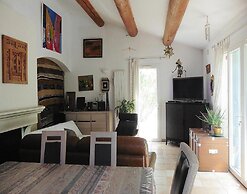 Cozy Vacation House With Pool, Vernegues
