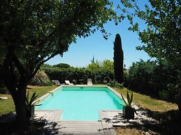 Cozy Vacation House With Pool, Vernegues